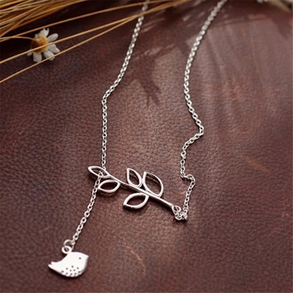 “Early Bird” Unique Simple Dainty Leaf Necklace - Picture 5 of 6